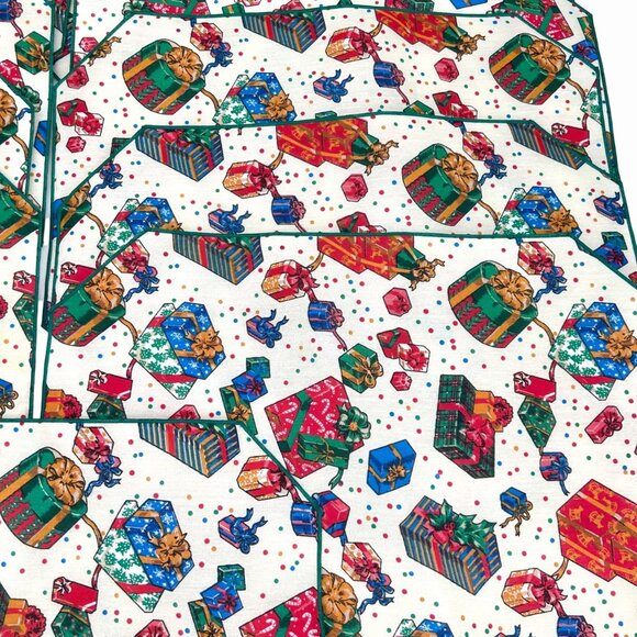 LOT OF 11 VINTAGE FABRIC CHRISTMAS GIFT PRESENT PLACEMATS - Picture 2 of 5
